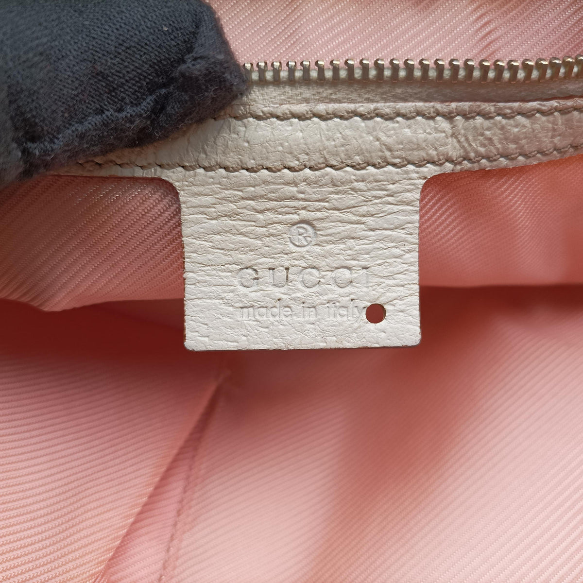 Pre-owned Gucci Chain Pattern Tote White Satin 153009 handbag | stylenewstar