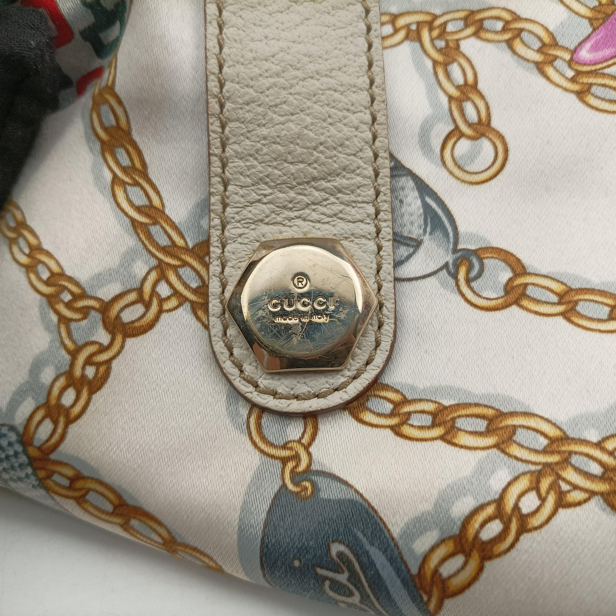 Pre-owned Gucci Chain Pattern Tote White Satin 153009 handbag | stylenewstar