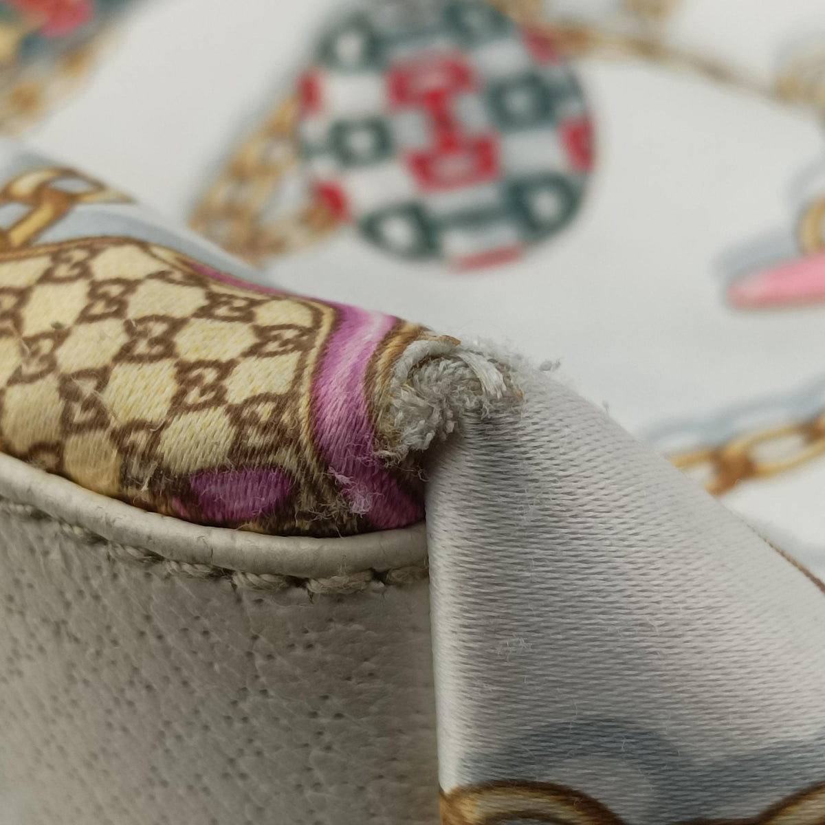 Pre-owned Gucci Chain Pattern Tote White Satin 153009 handbag | stylenewstar