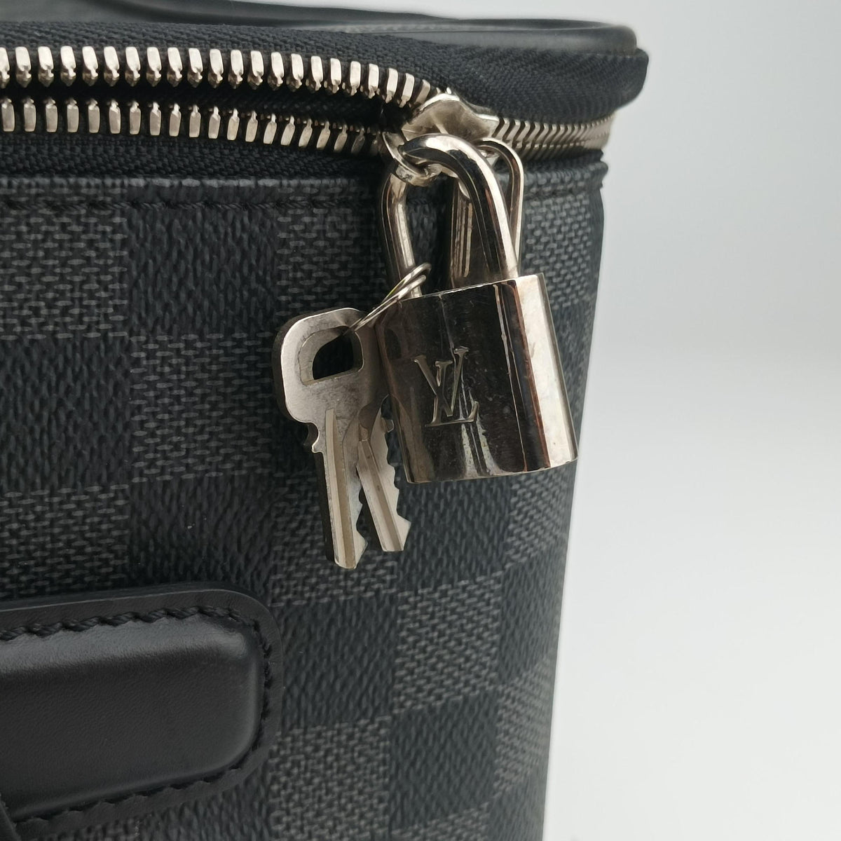 Pre-owned Louis Vuitton PEGASE 55 Noir Damier Graphite N23299 suitcase | stylenewstar