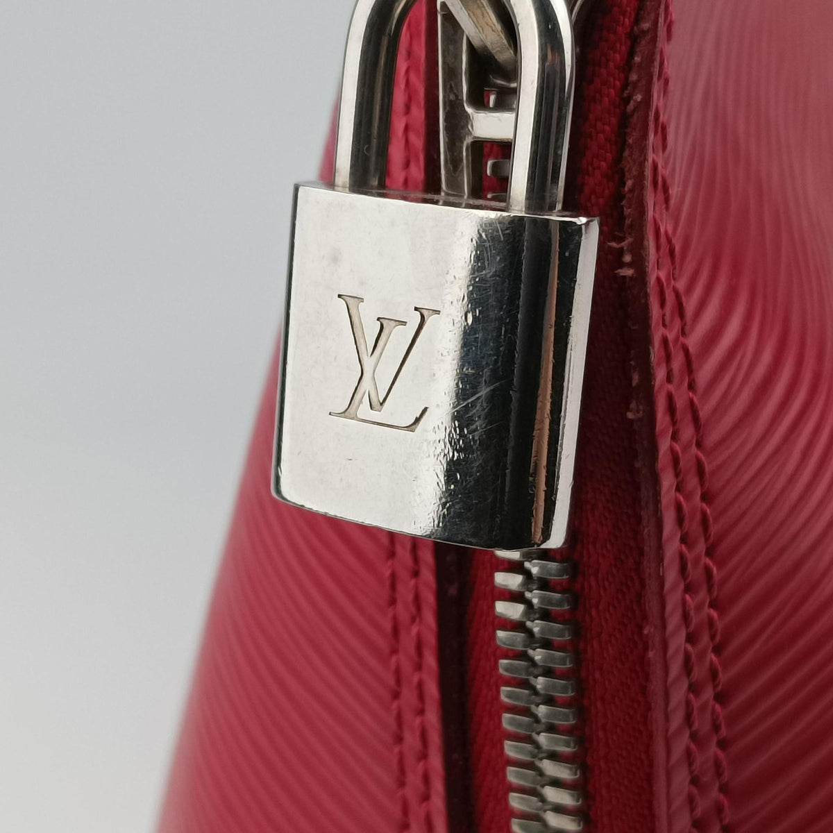 Pre-owned Louis Vuitton Alma GM Carmine Epi M40486 handbag | stylenewstar