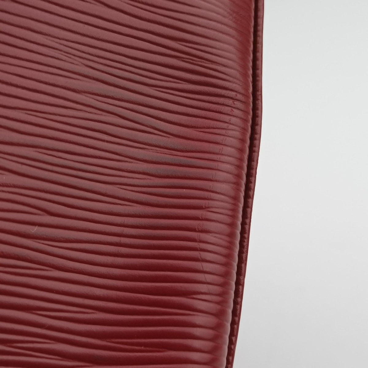 Secondhand Louis Vuitton Brea MM Rubis Epi M4030E shoulderbag | stylenewstar