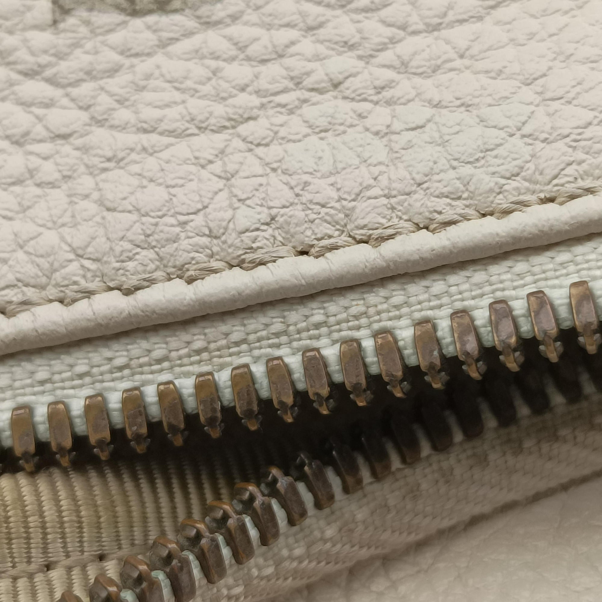 Pre-owned Gucci Print White Leather 527792 bum bag/waist bag | stylenewstar
