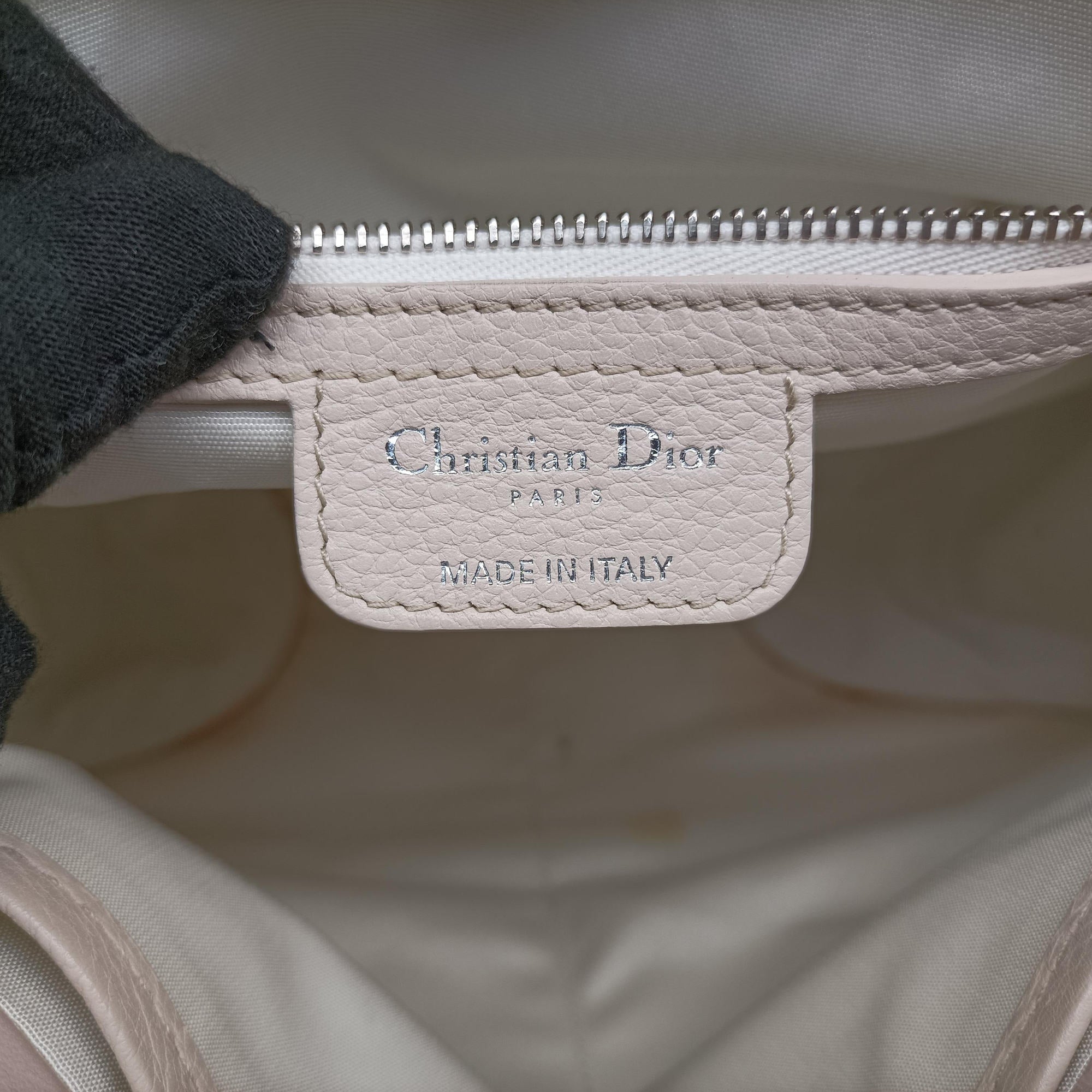 Pre-owned Christian Dior 61 Hobo White leather  handbag | stylenewstar