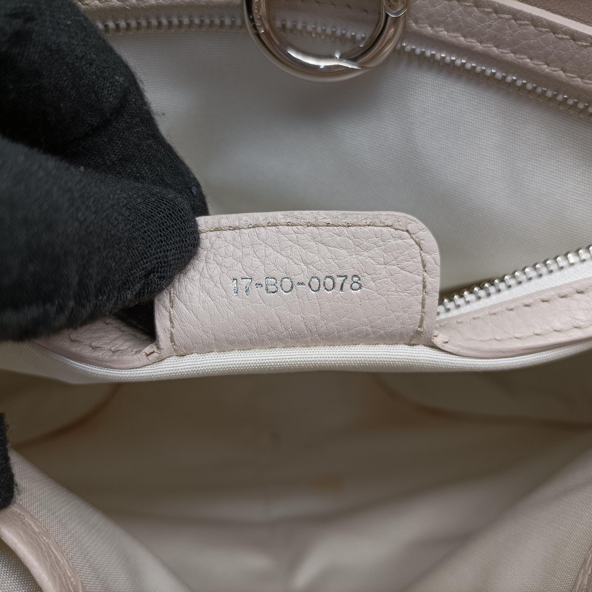 Pre-owned Christian Dior 61 Hobo White leather  handbag | stylenewstar