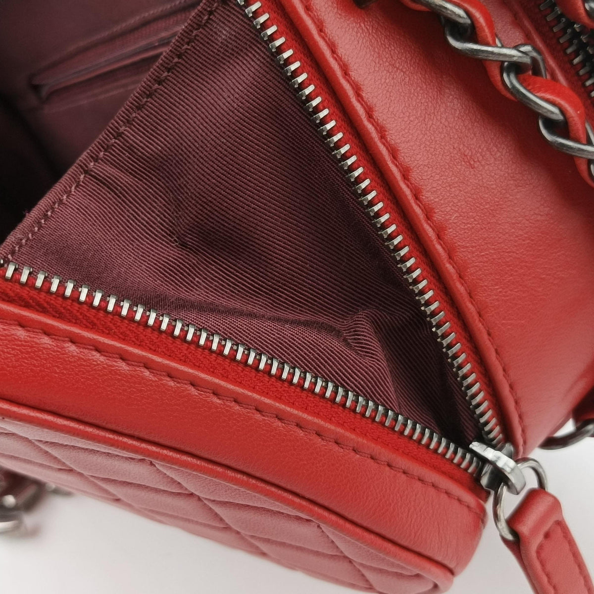 Secondhand Chanel Coco Boy Camera Case Red lambskin A92655 shoulderbag | stylenewstar