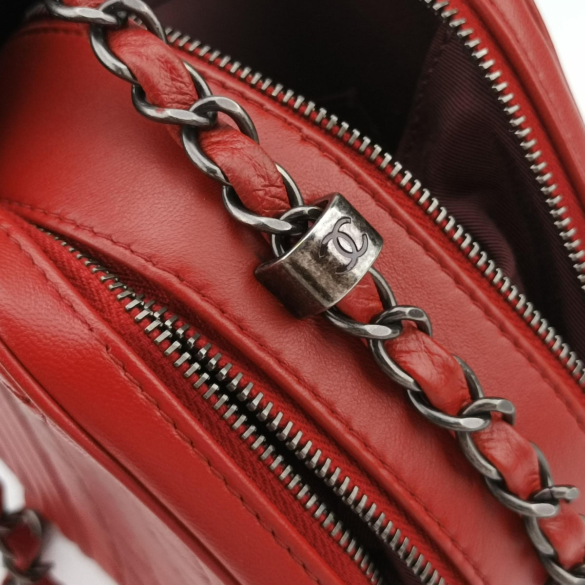 Secondhand Chanel Coco Boy Camera Case Red lambskin A92655 shoulderbag | stylenewstar