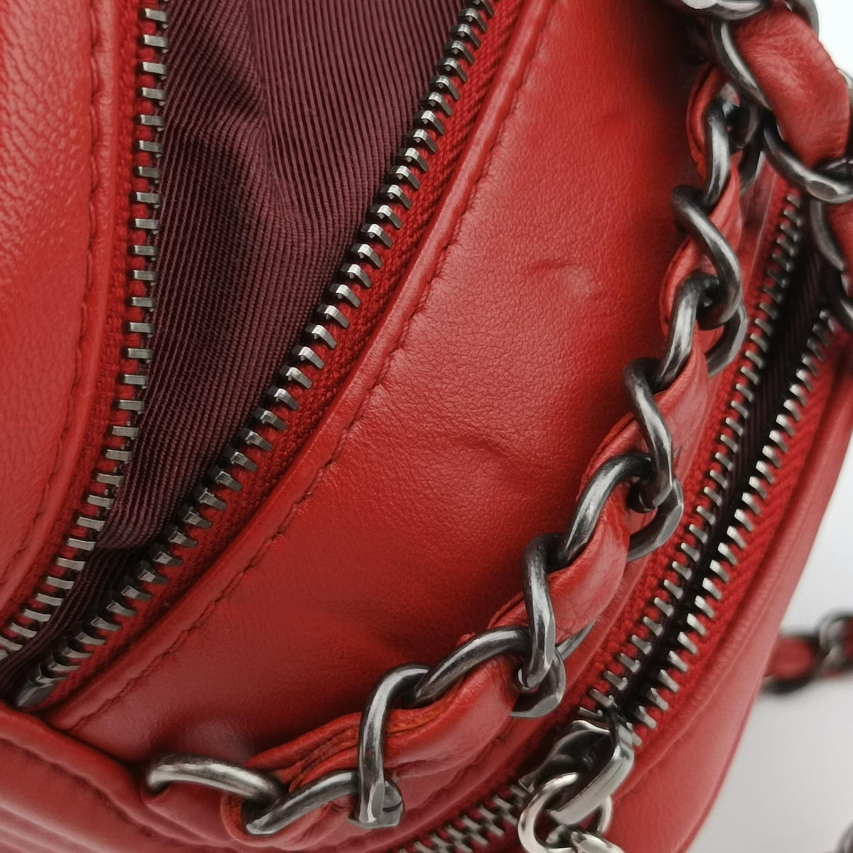 Secondhand Chanel Coco Boy Camera Case Red lambskin A92655 shoulderbag | stylenewstar