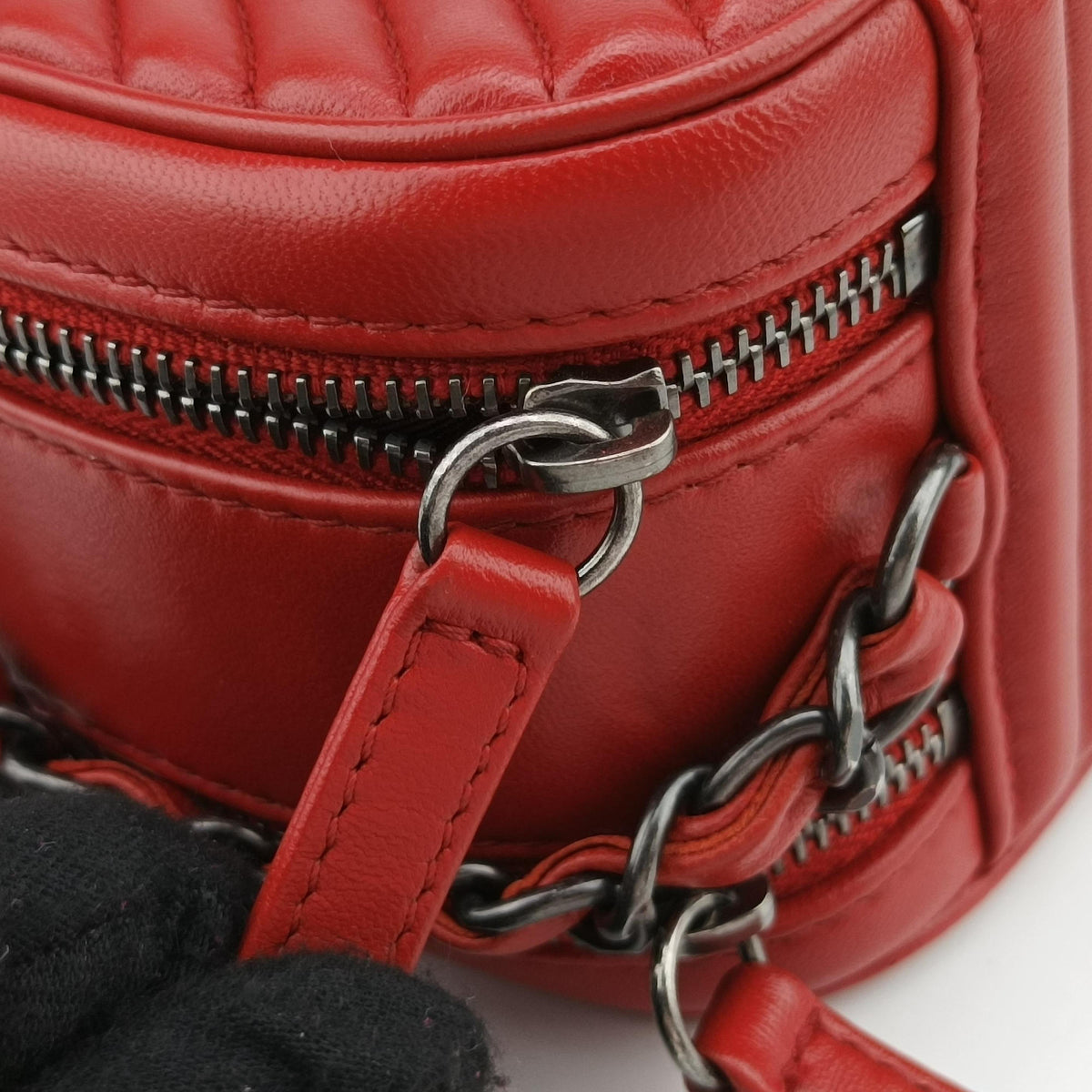 Secondhand Chanel Coco Boy Camera Case Red lambskin A92655 shoulderbag | stylenewstar