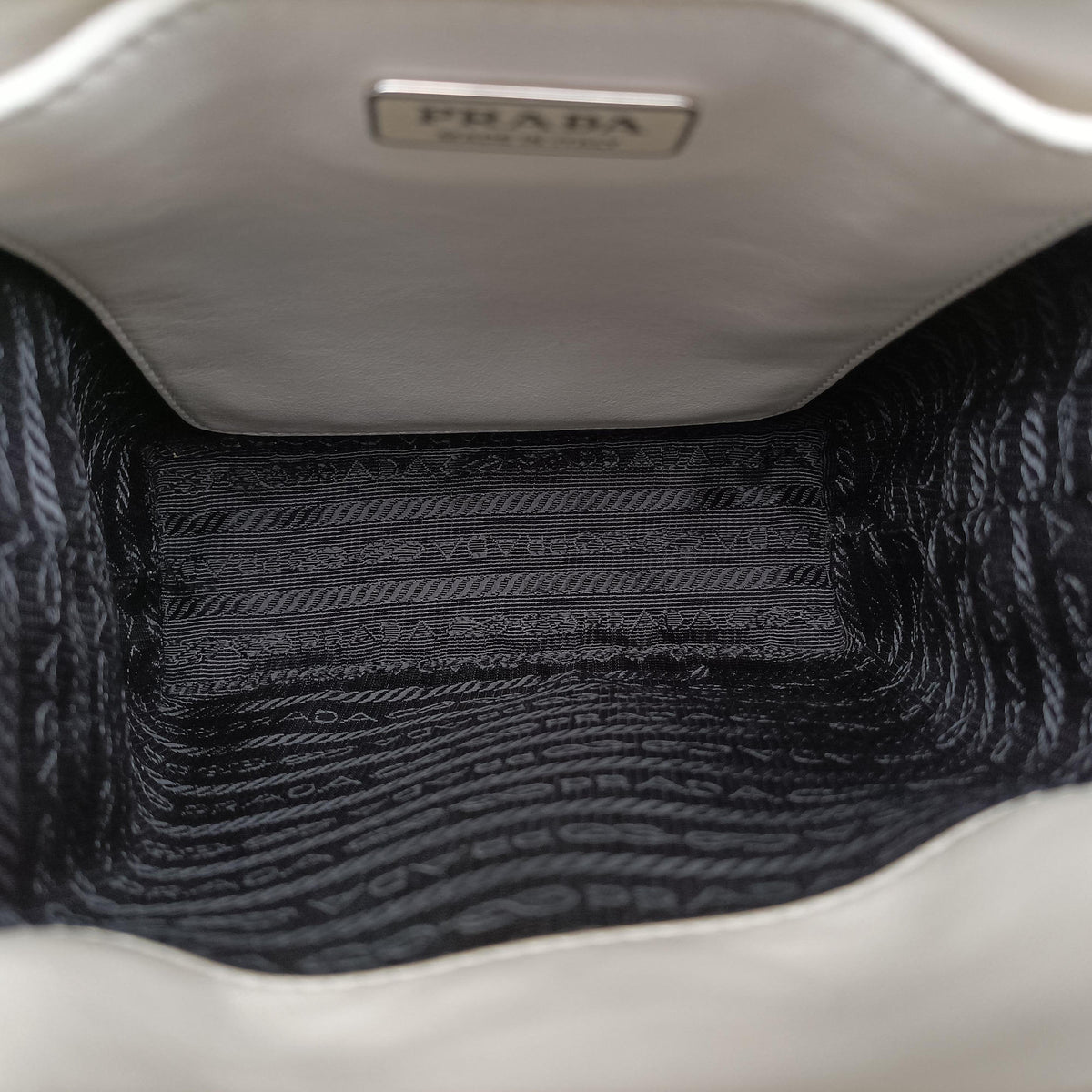 Pre-owned Prada Mirror Tote White Leather 1BA331 shoulderbag | stylenewstar