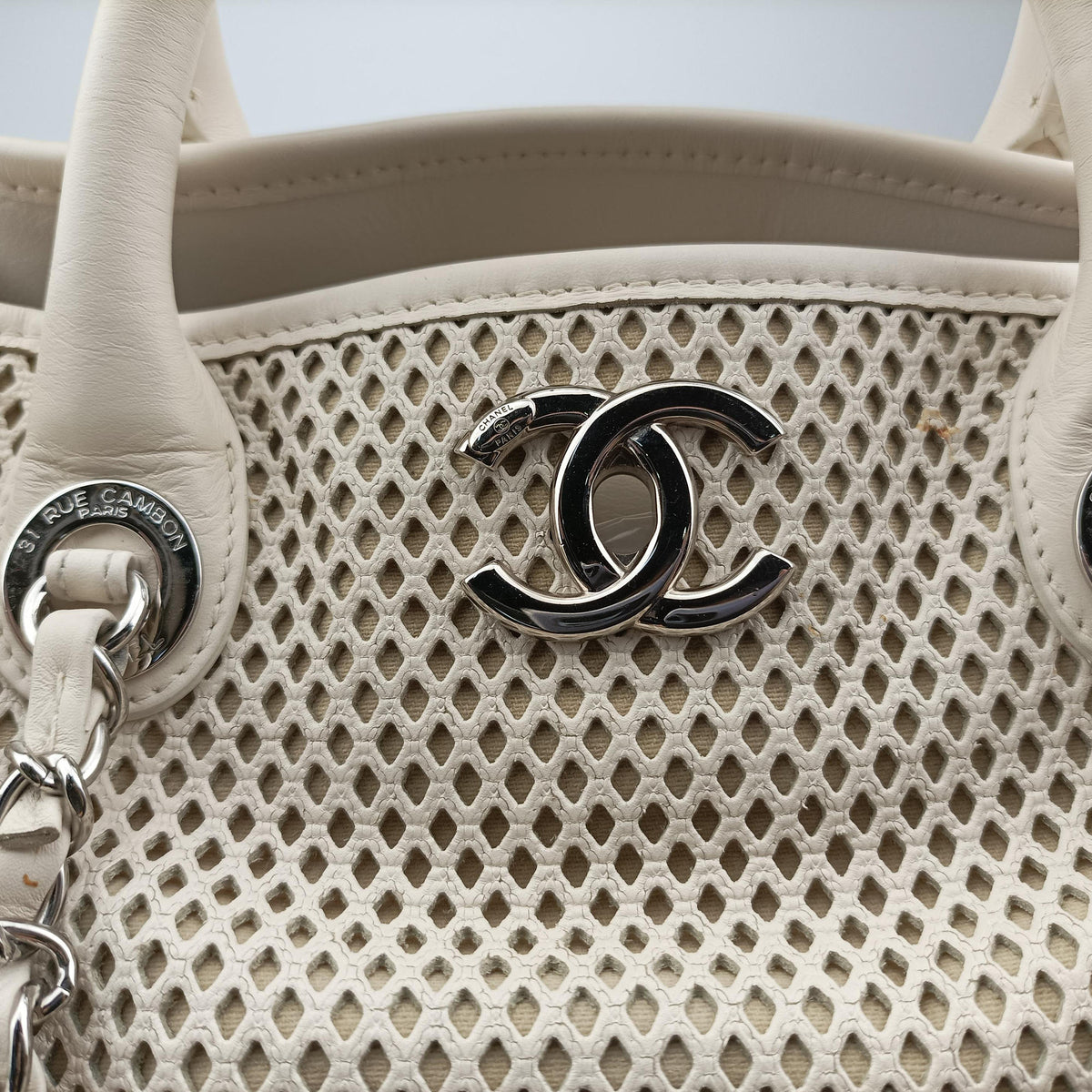 Pre-owned Chanel Up in the Air Perforated French Riviera  White lambskin A67654 shoulderbag | stylenewstar