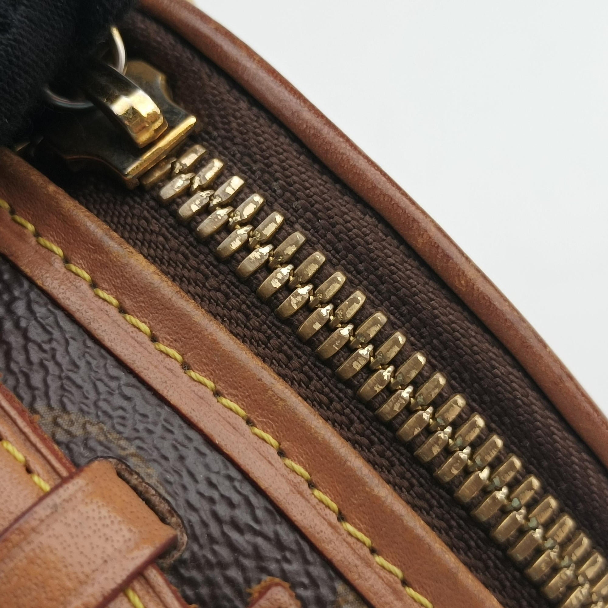 Secondhand Louis Vuitton BOITE CHAPEAU Brown Monogram Canvas M44699 shoulderbag | stylenewstar