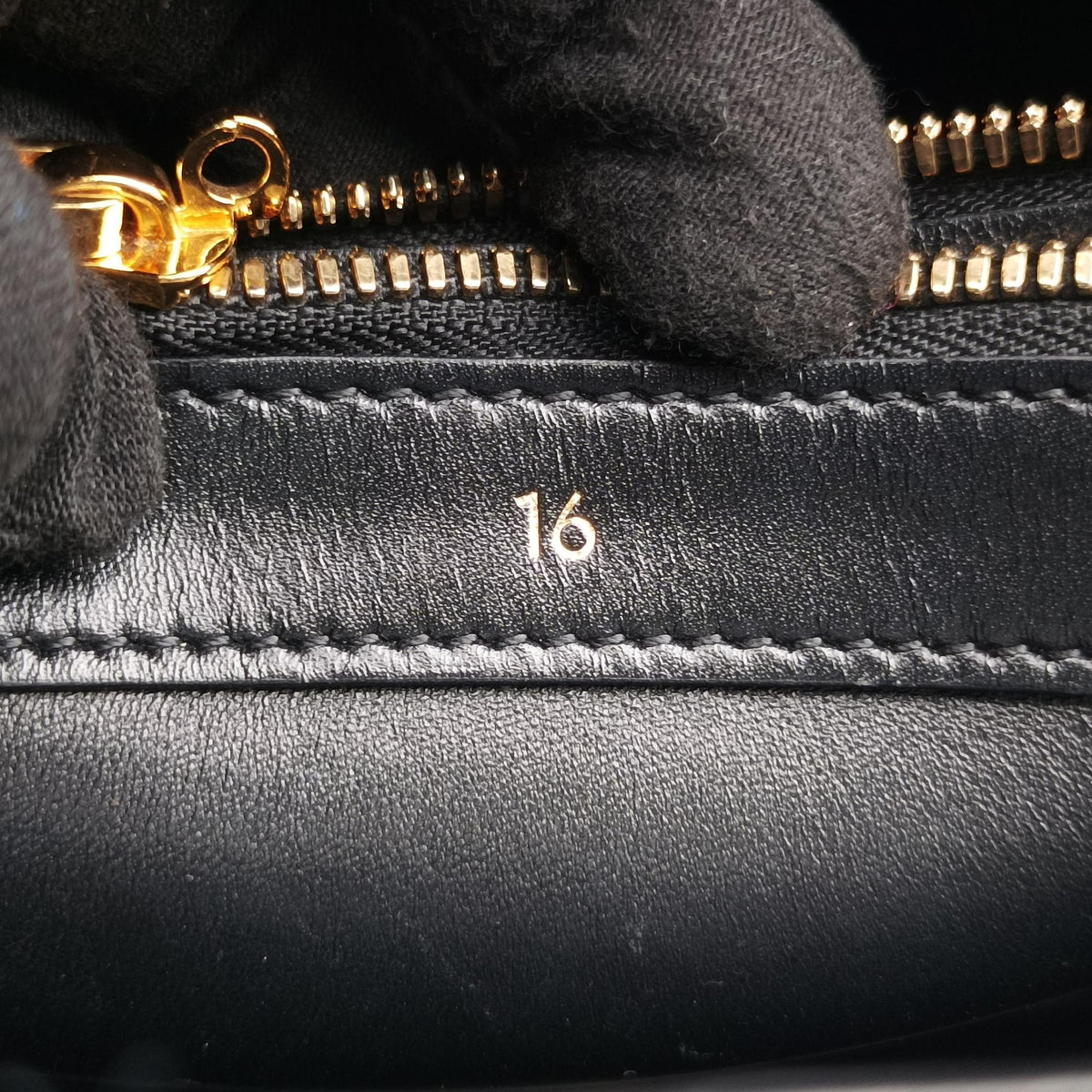 Pre-owned Celine 16 Bag Black Calfskin  shoulderbag | stylenewstar