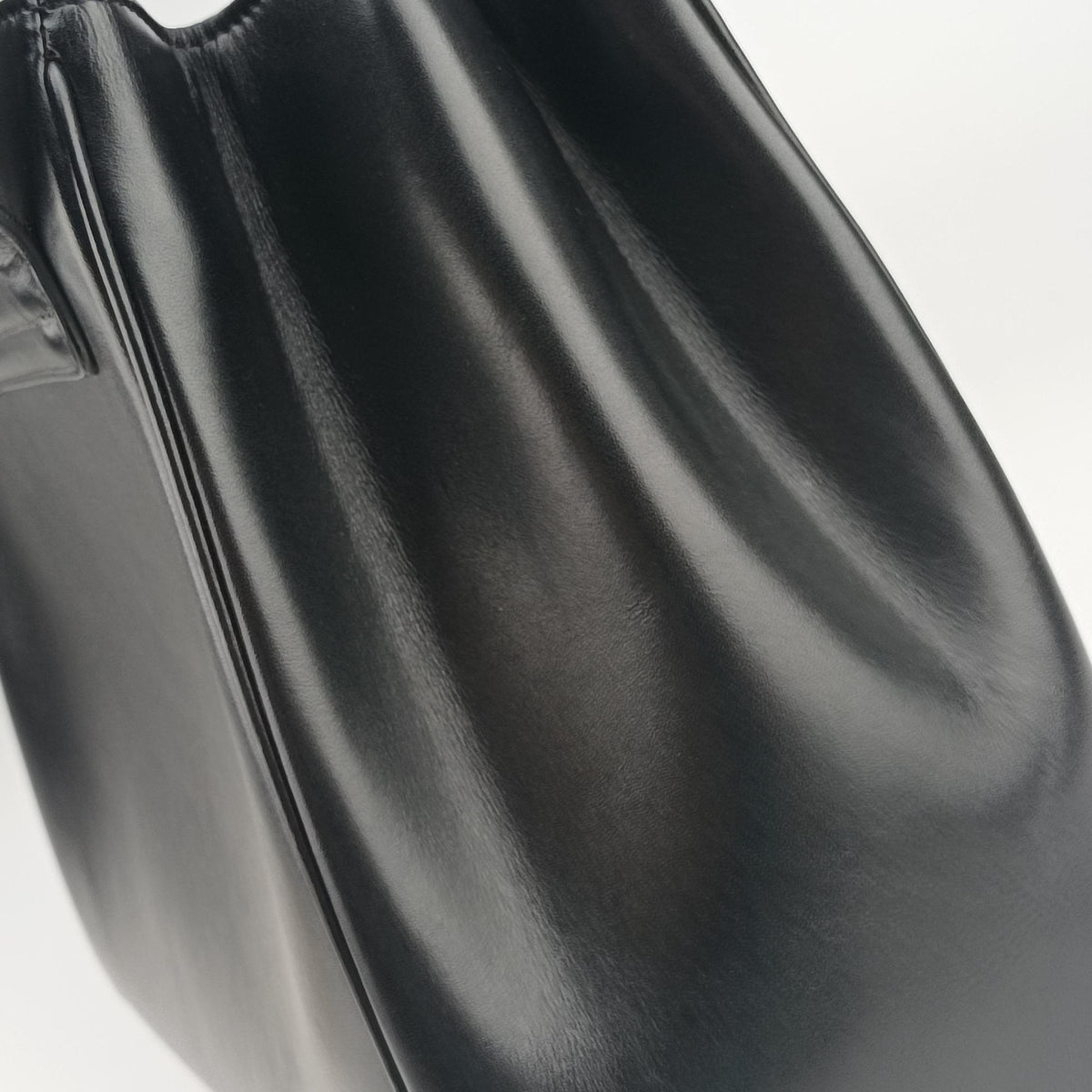 Pre-owned Celine 16 Bag Black Calfskin  shoulderbag | stylenewstar