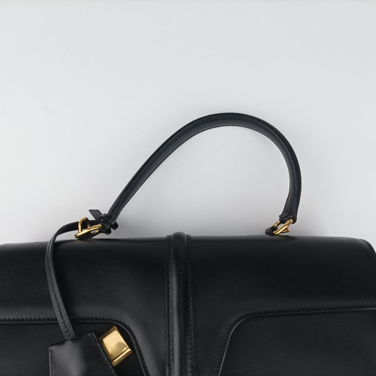 Pre-owned Celine 16 Bag Black Calfskin  shoulderbag | stylenewstar