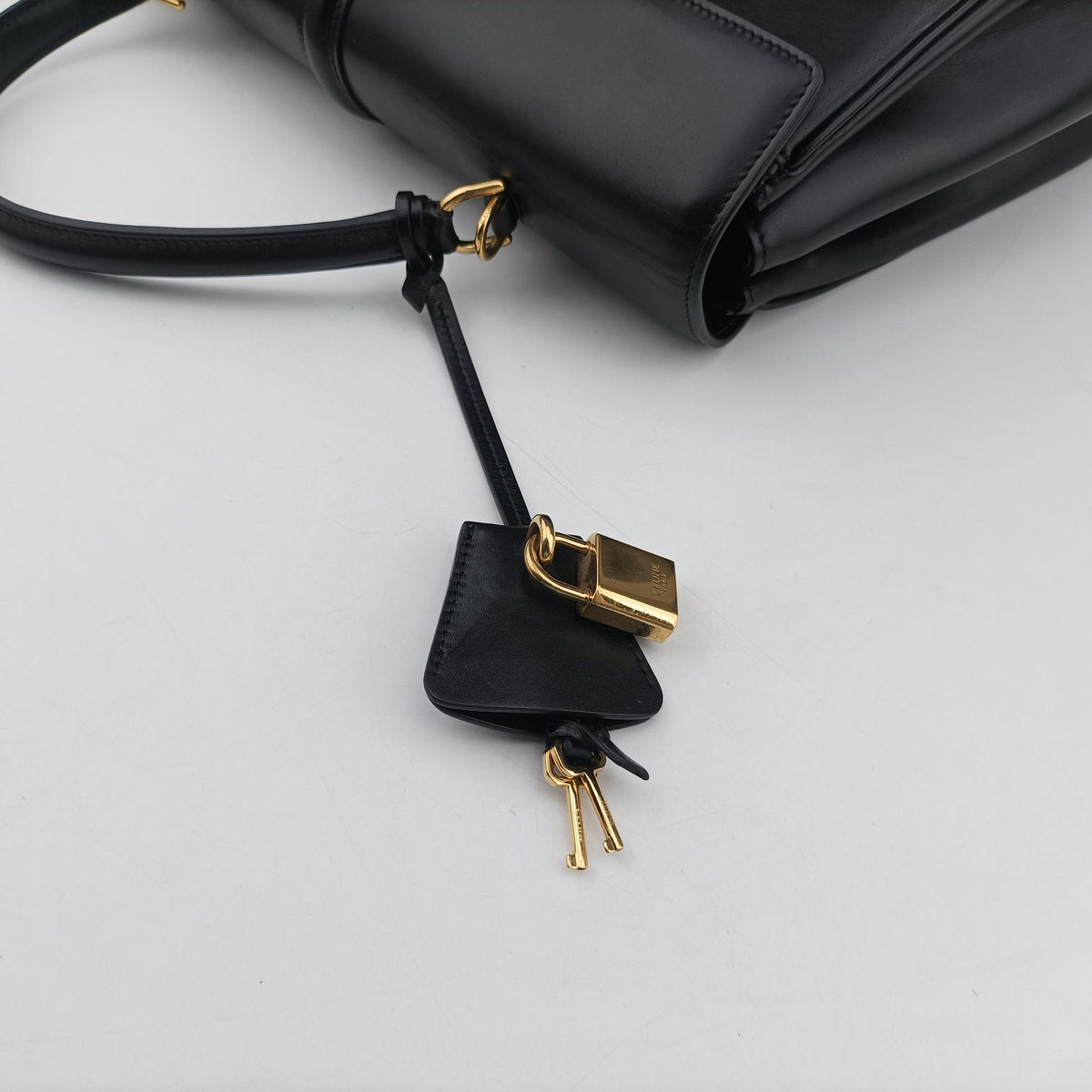 Pre-owned Celine 16 Bag Black Calfskin  shoulderbag | stylenewstar
