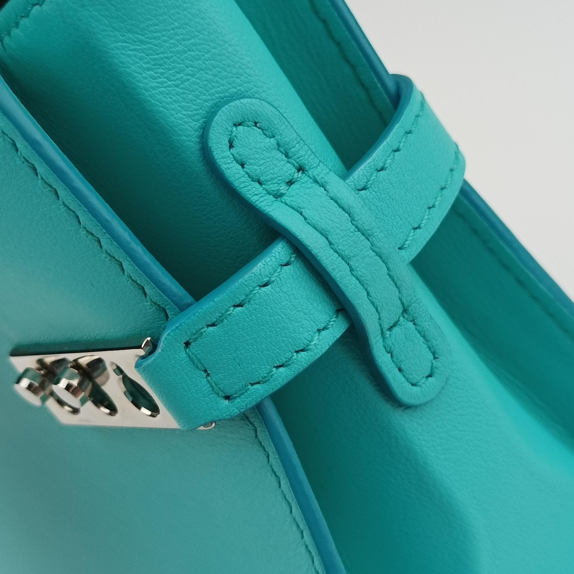 Pre-owned Delvaux Tan pete Blue Leather  shoulderbag | stylenewstar