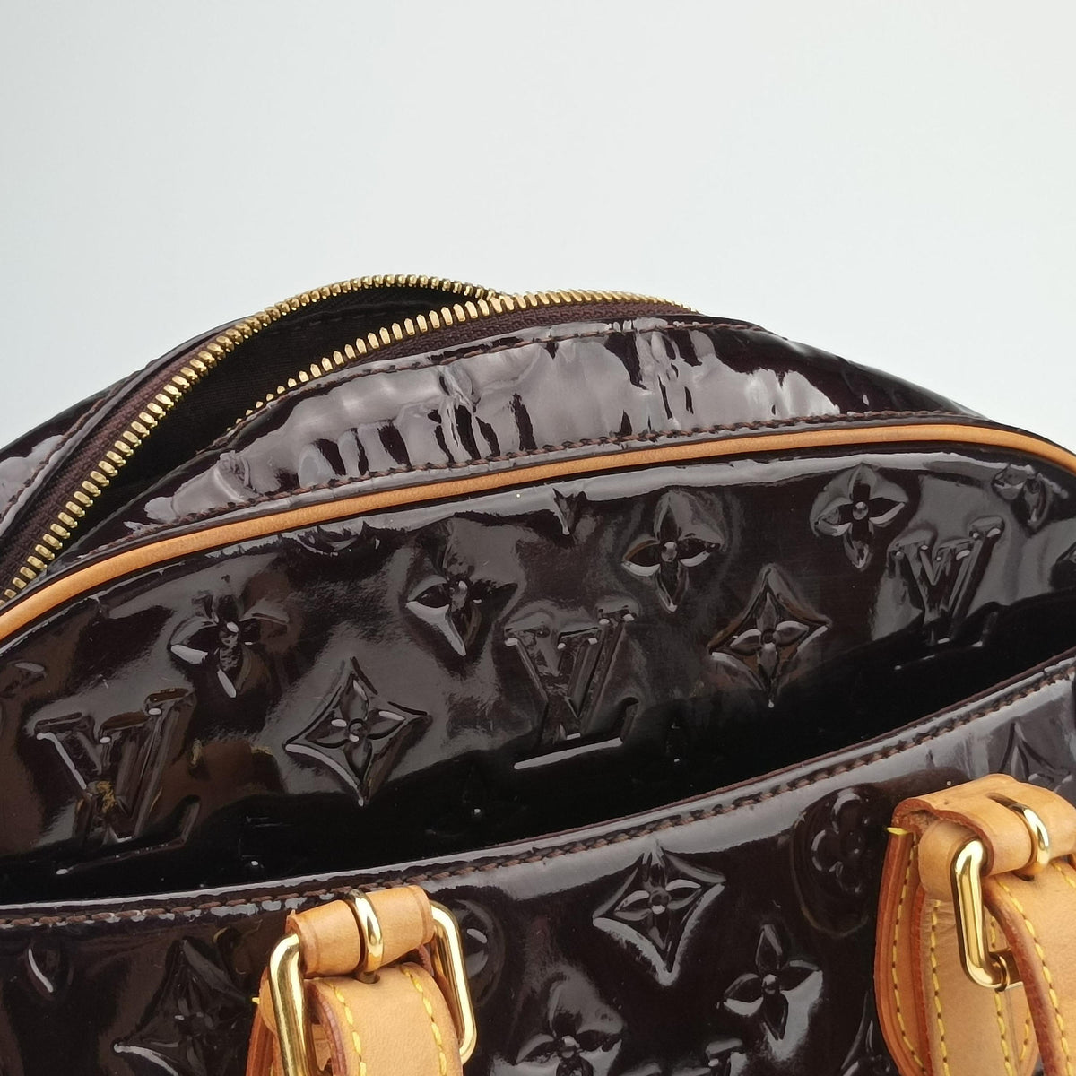 Pre-owned Louis Vuitton Summit Drive Amarante Vernis M93516 handbag | stylenewstar