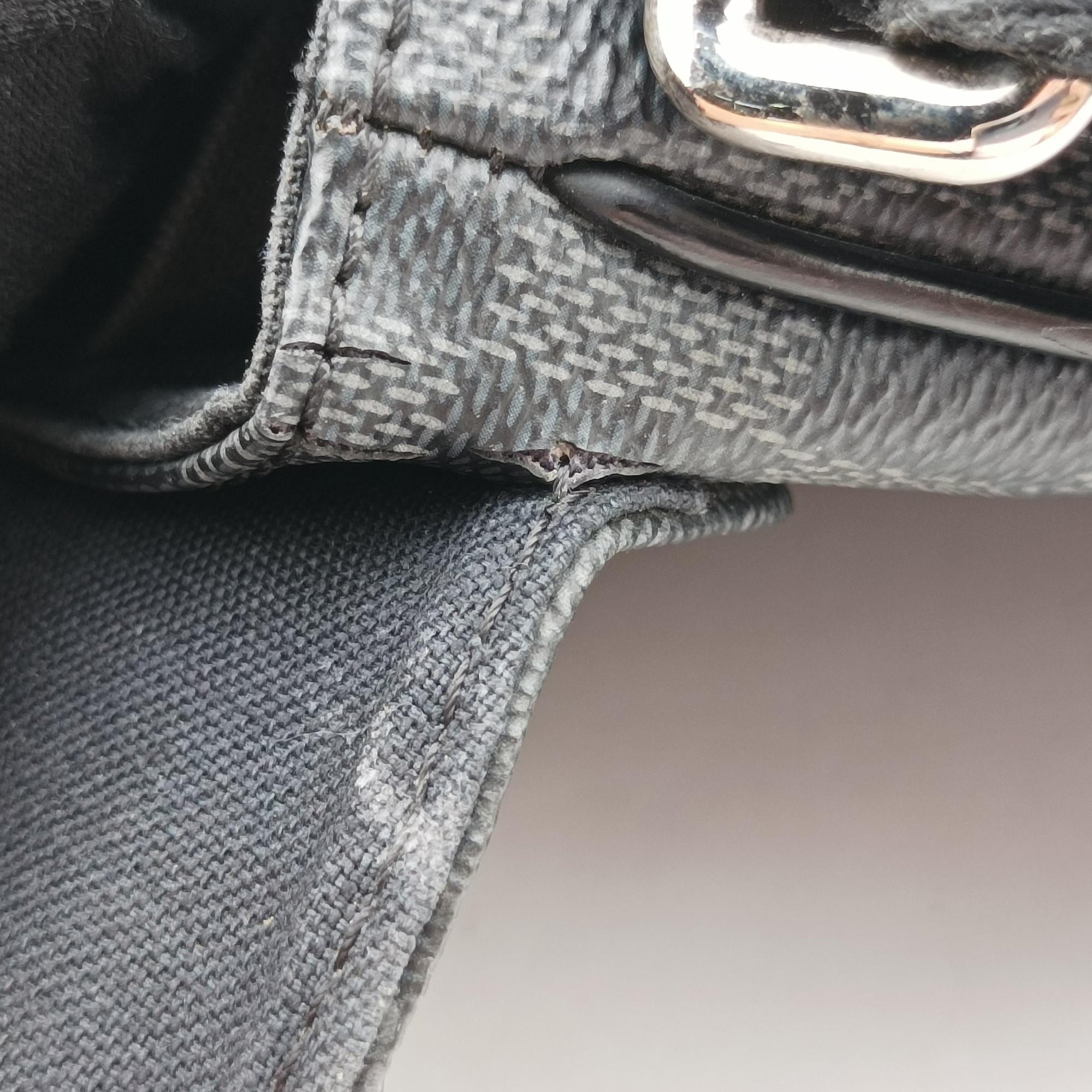 Pre-owned Louis Vuitton District PM Noir Damier GRAPHITE N41260 shoulderbag | stylenewstar