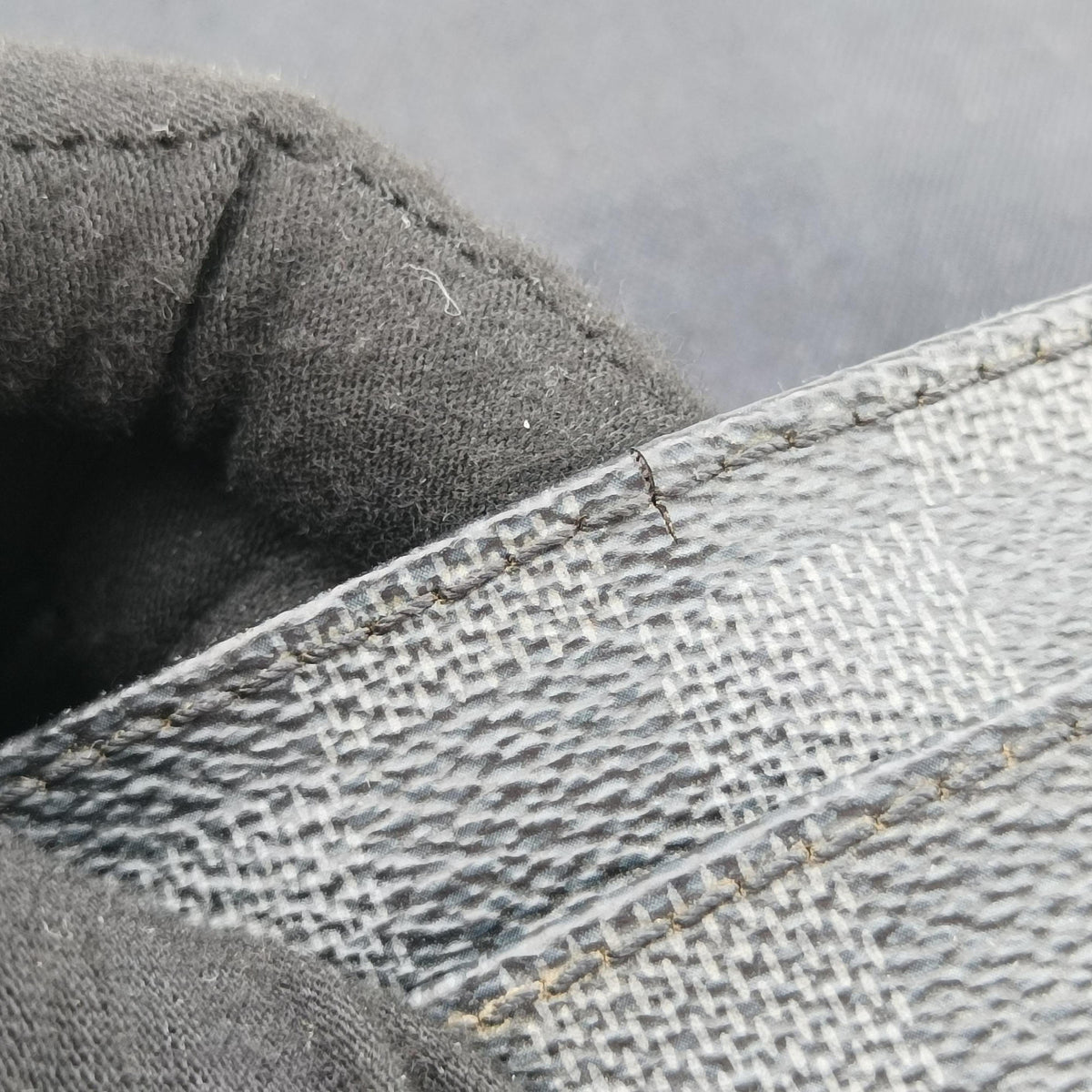 Vintage Louis Vuitton District PM Noir Damier GRAPHITE N41260 shoulderbag | stylenewstar