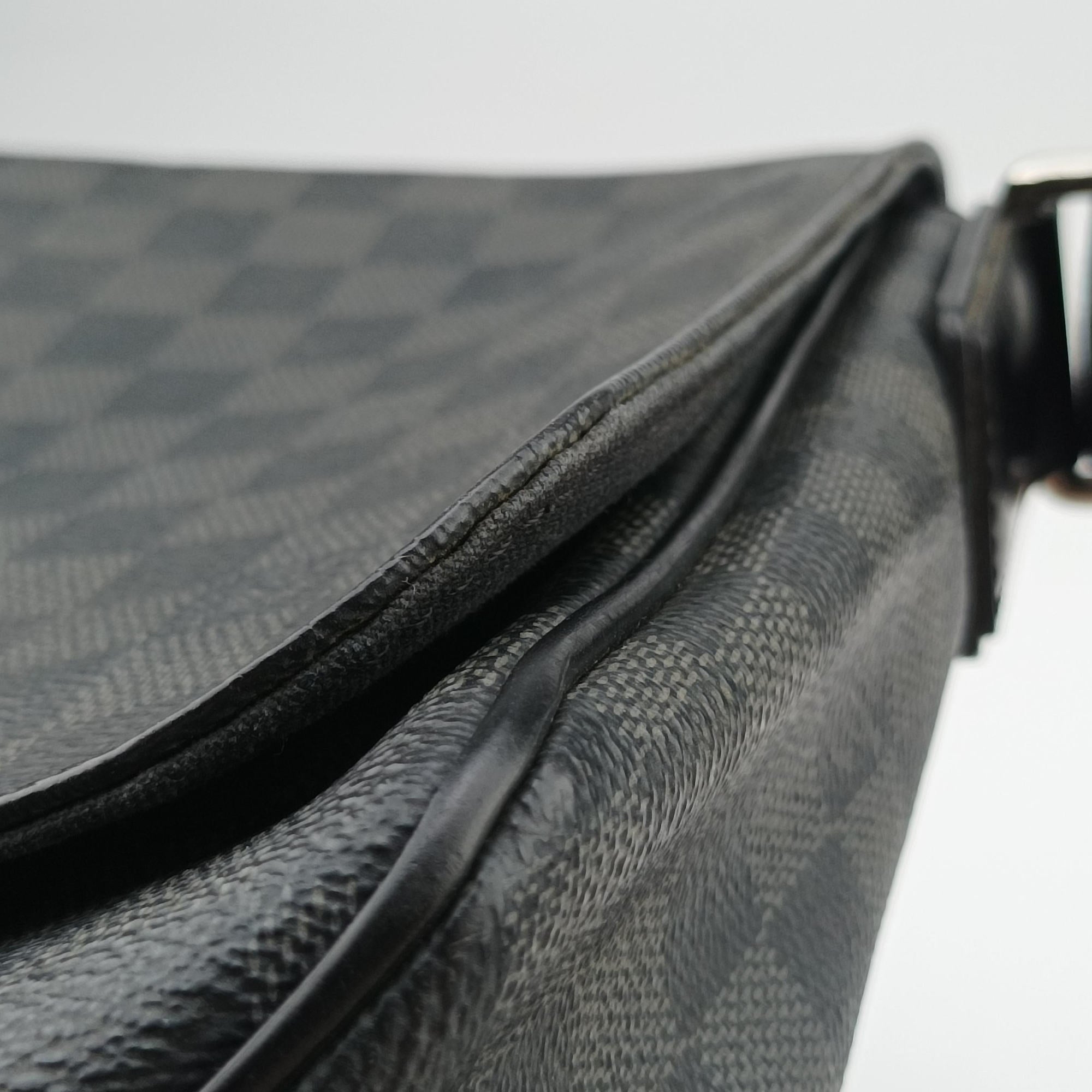 Pre-owned Louis Vuitton District PM Noir Damier GRAPHITE N41260 shoulderbag | stylenewstar