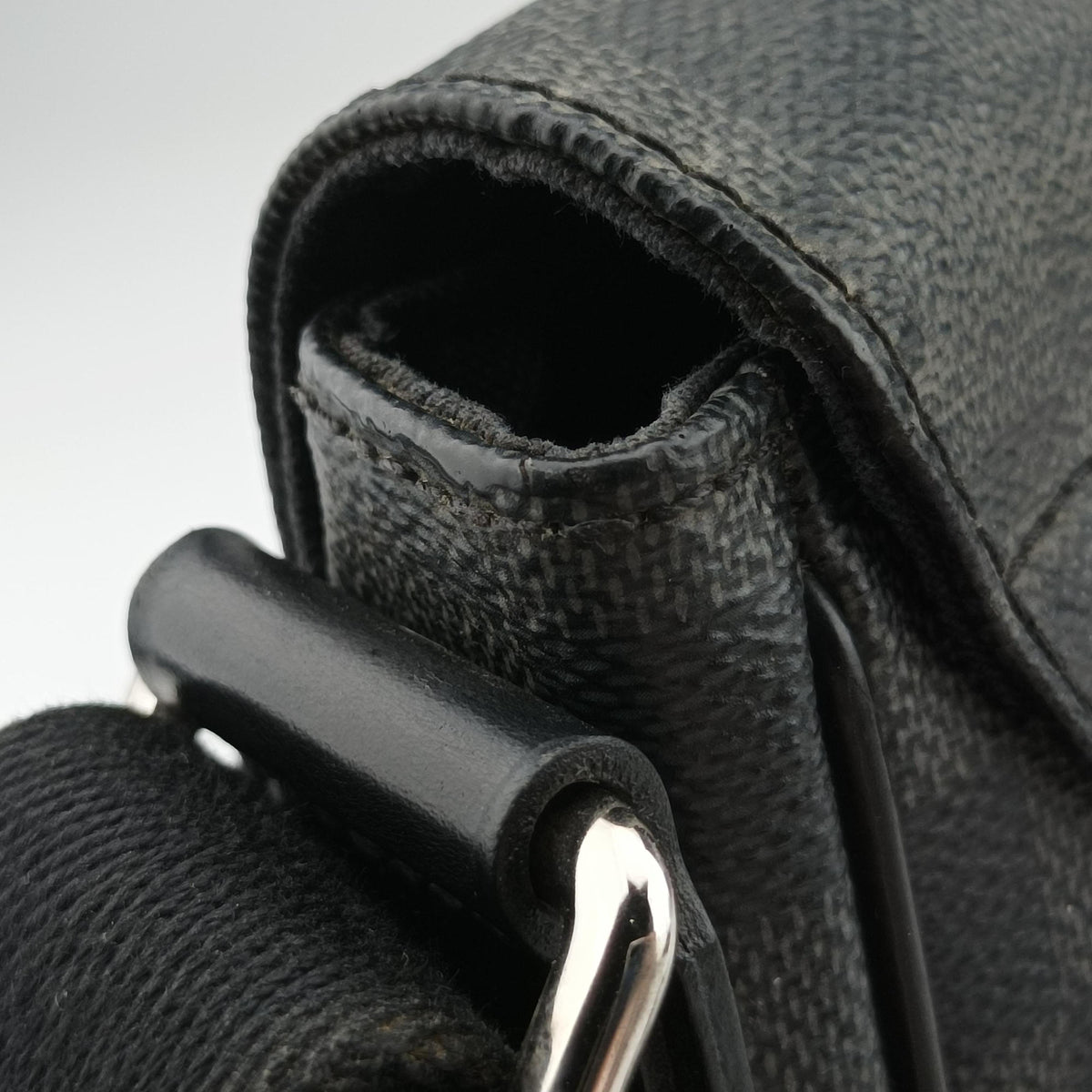 Vintage Louis Vuitton District PM Noir Damier GRAPHITE N41260 shoulderbag | stylenewstar