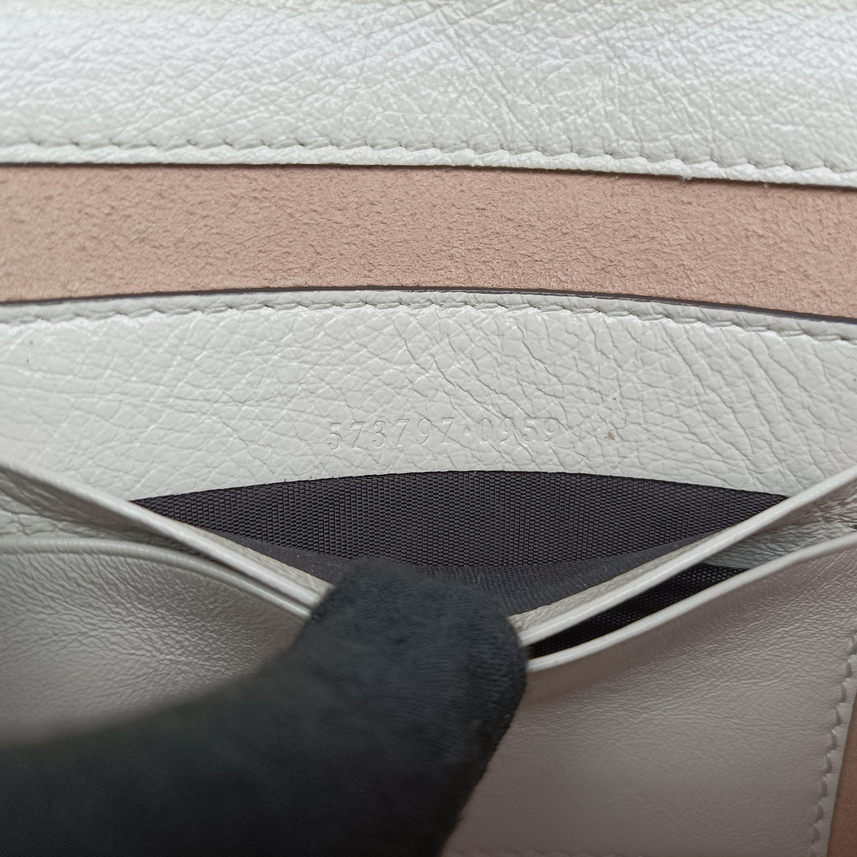 Vintage Gucci Rajah White Leather 573797 shoulderbag | stylenewstar