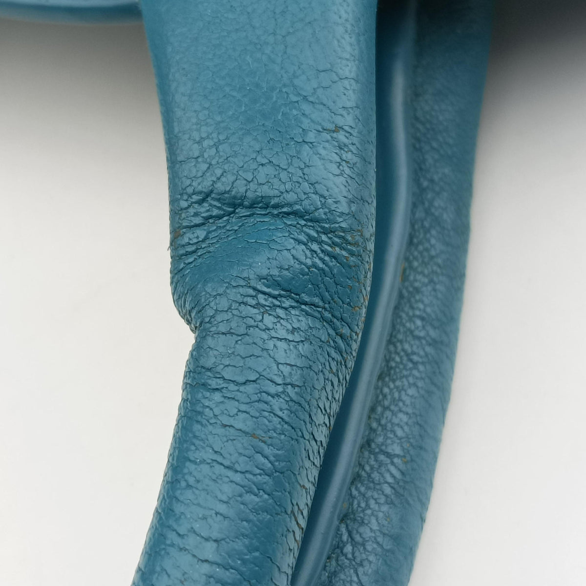 Pre-owned Yves Saint Laurent Y LIGNE Petit Cabas Blue Leather 275091 handbag | stylenewstar