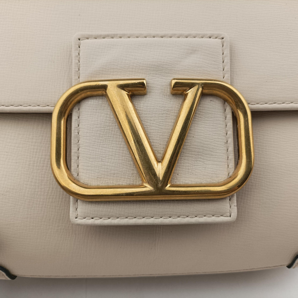 Pre-owned Valentino VLogo White Leather  shoulderbag | stylenewstar