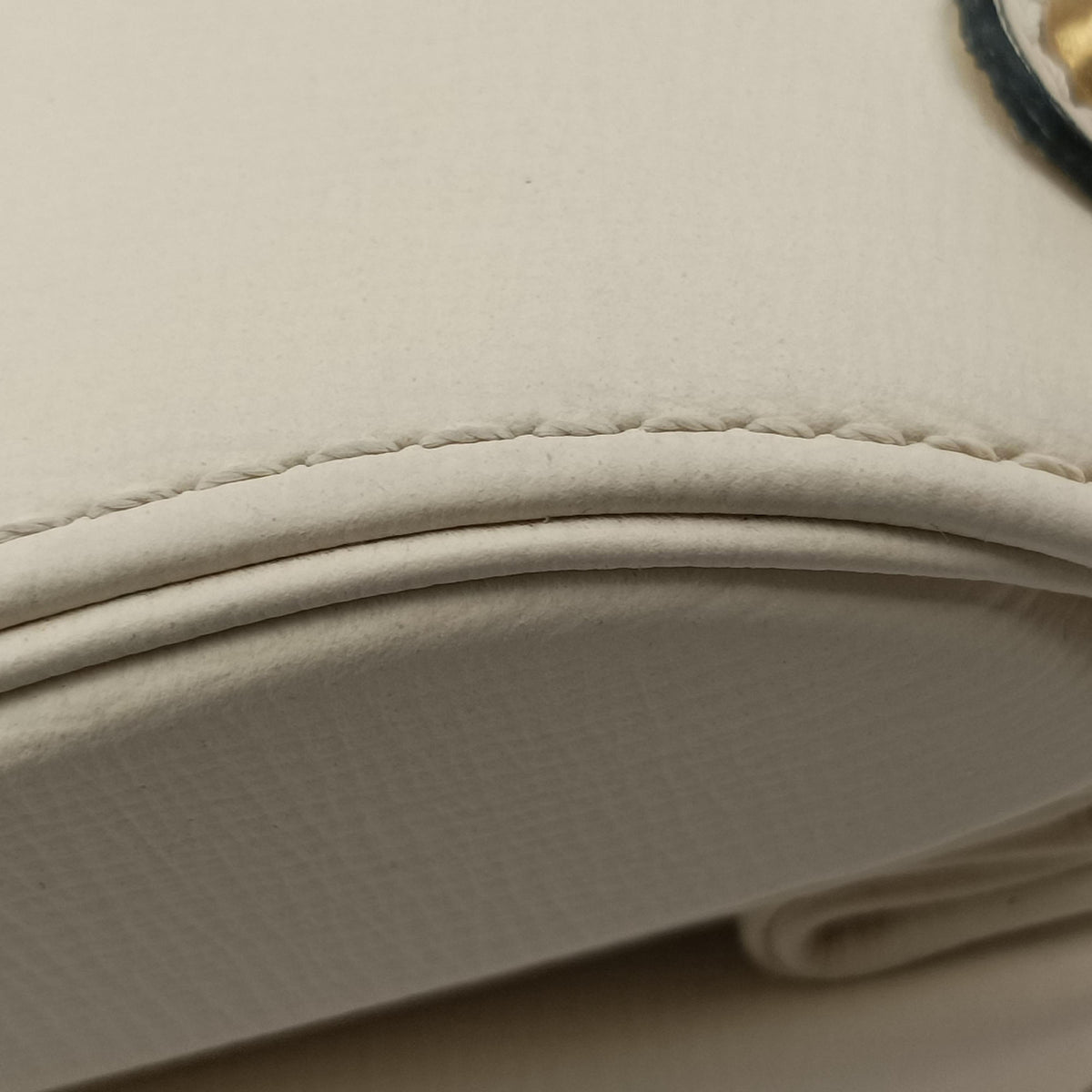Pre-owned Valentino VLogo White Leather  shoulderbag | stylenewstar