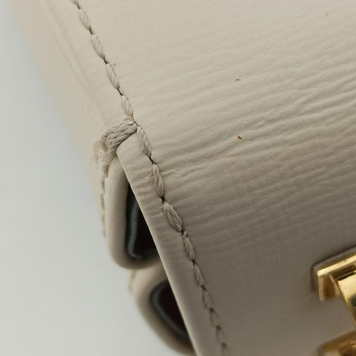 Pre-owned Valentino VLogo White Leather  shoulderbag | stylenewstar