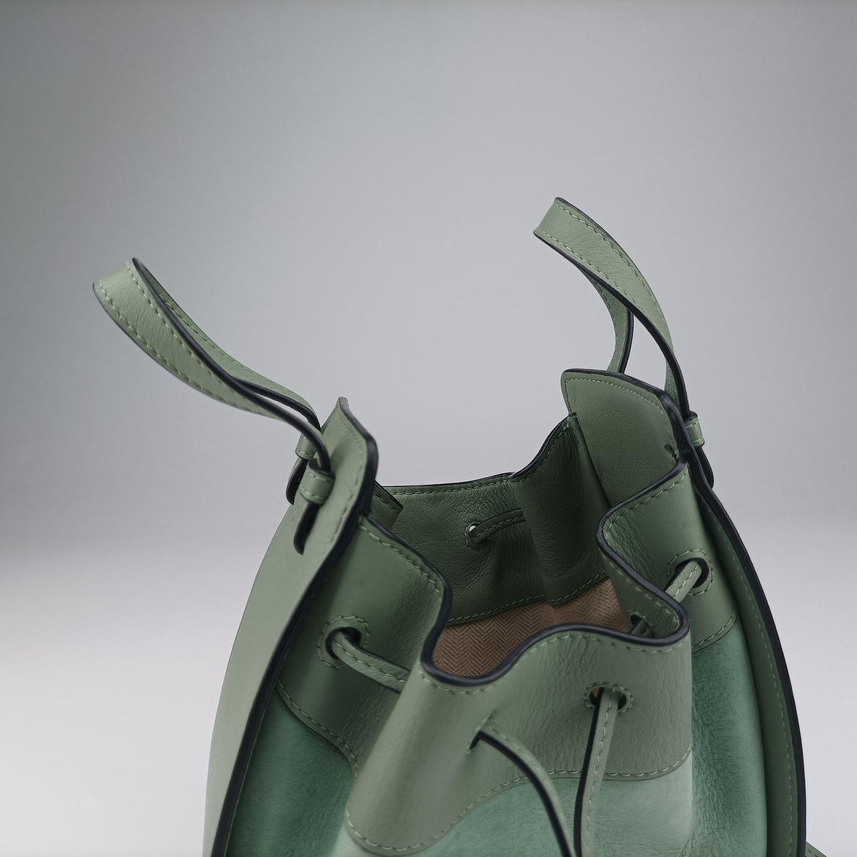 Vintage Loewe hammock Green Leather  shoulderbag | stylenewstar