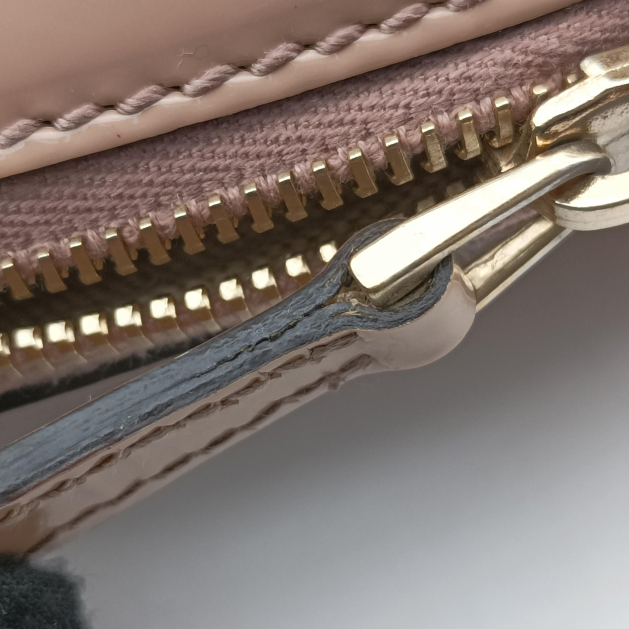 Pre-owned Gucci Microguccissima Beige Patent Leather 309617 shoulderbag | stylenewstar