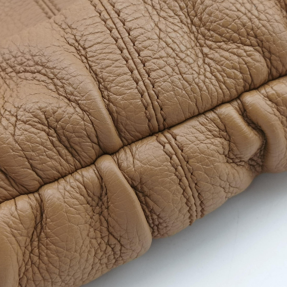 Pre-owned Gucci Jungle hobo Beige leather 232929 shoulderbag | stylenewstar