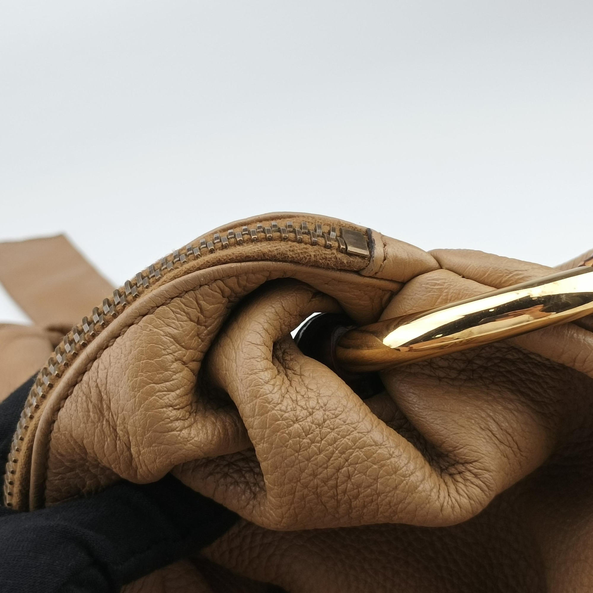 Pre-owned Gucci Jungle hobo Beige leather 232929 shoulderbag | stylenewstar