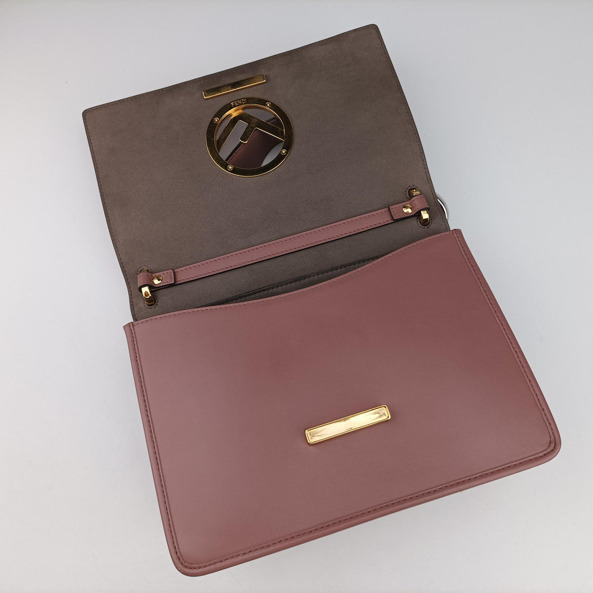 Secondhand Fendi Kan I F Pink Leather 8BT284 shoulderbag | stylenewstar