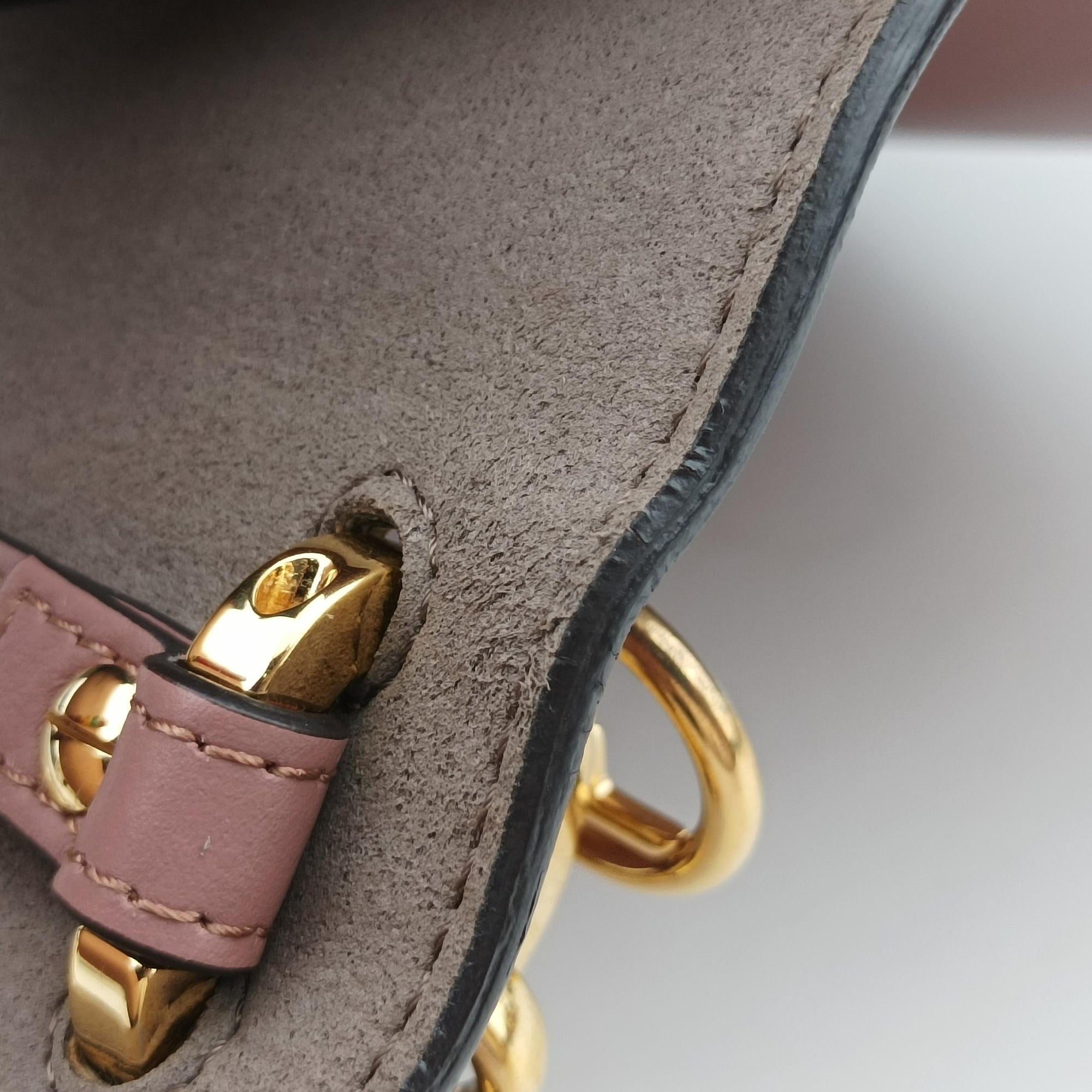 Secondhand Fendi Kan I F Pink Leather 8BT284 shoulderbag | stylenewstar
