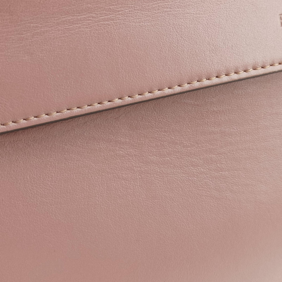 Secondhand Fendi Kan I F Pink Leather 8BT284 shoulderbag | stylenewstar