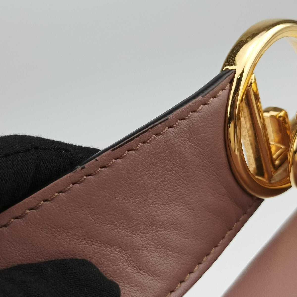 Secondhand Fendi Kan I F Pink Leather 8BT284 shoulderbag | stylenewstar