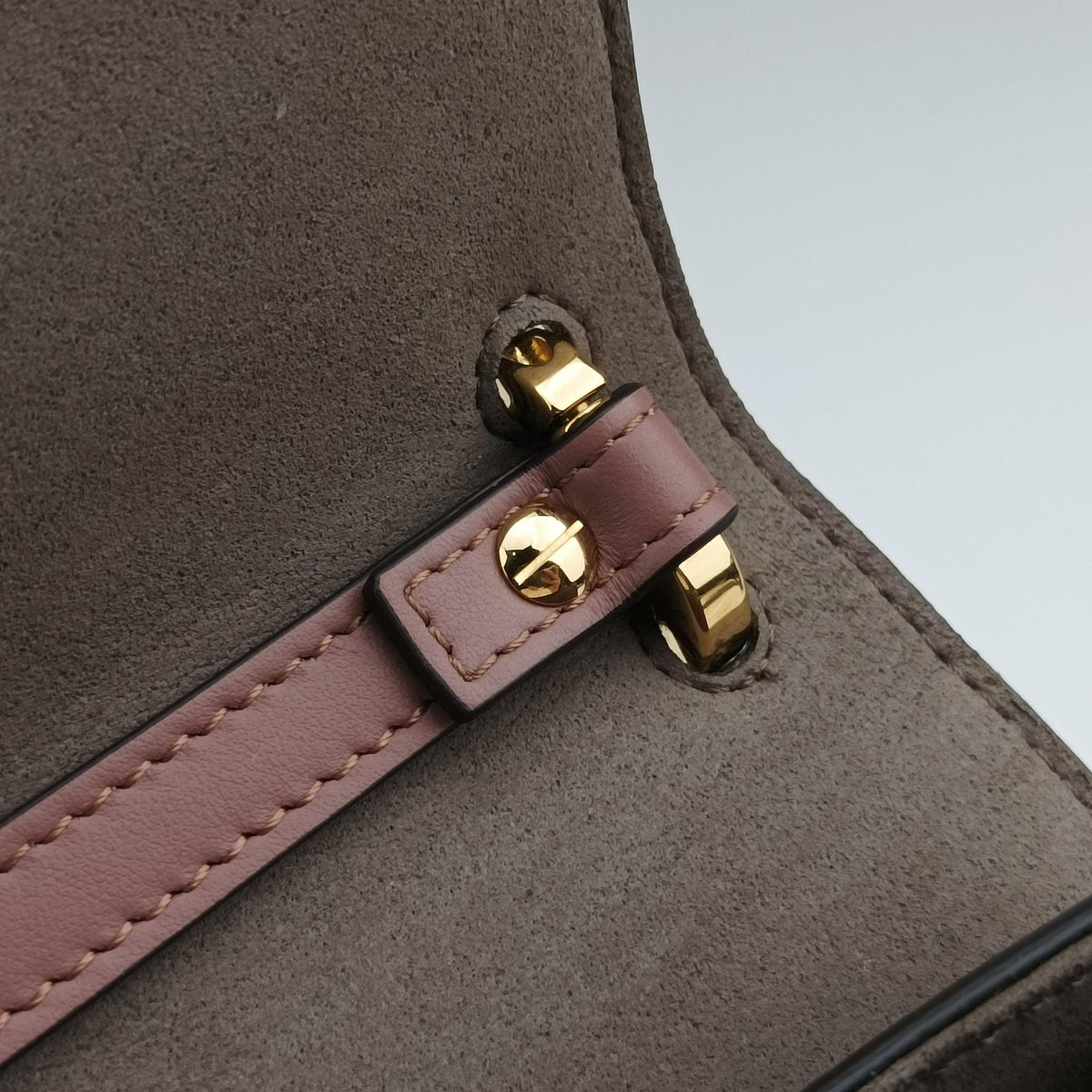 Secondhand Fendi Kan I F Pink Leather 8BT284 shoulderbag | stylenewstar