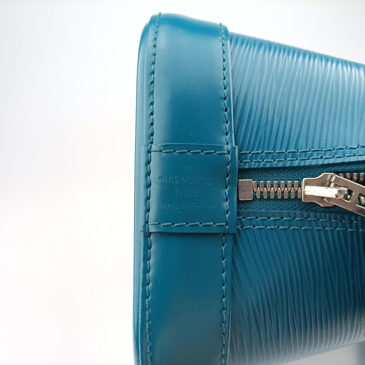 Vintage Louis Vuitton Alma PM CYAN Epi M40624 handbag | stylenewstar