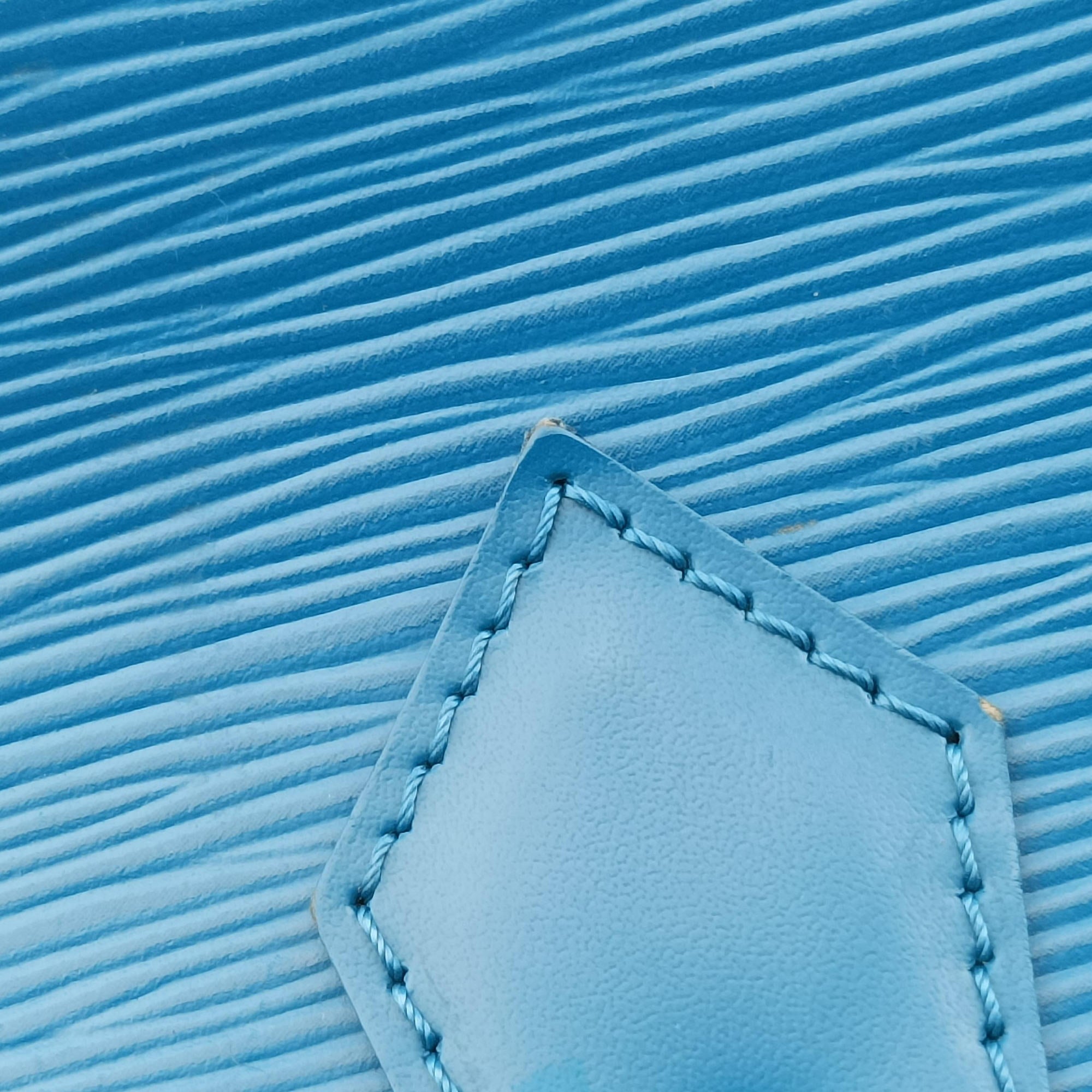 Pre-owned Louis Vuitton Alma PM CYAN Epi M40624 handbag | stylenewstar