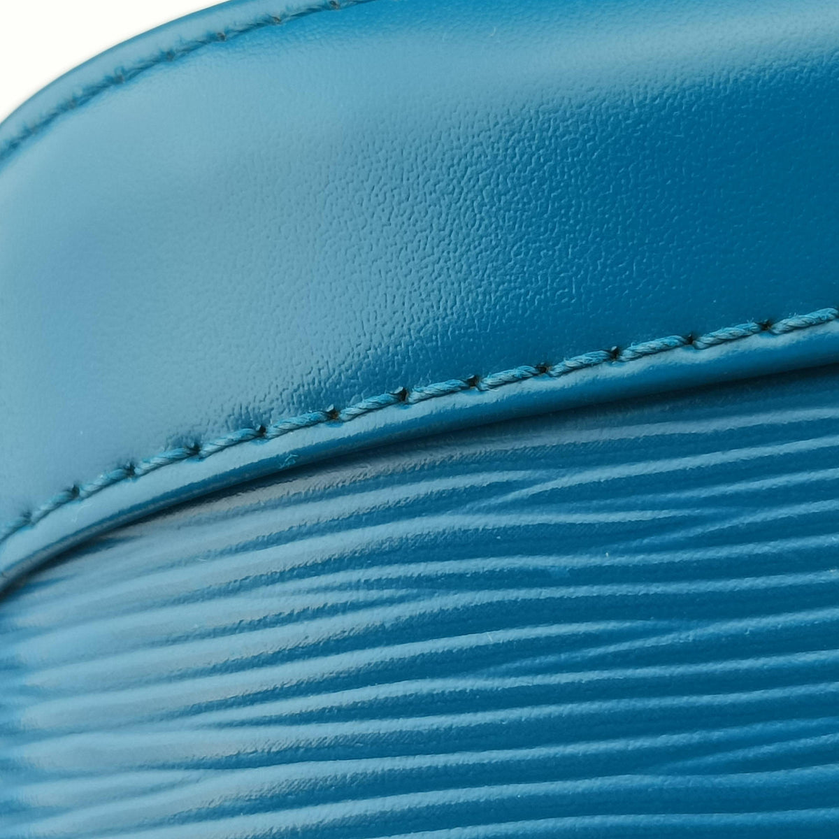 Pre-owned Louis Vuitton Alma PM CYAN Epi M40624 handbag | stylenewstar