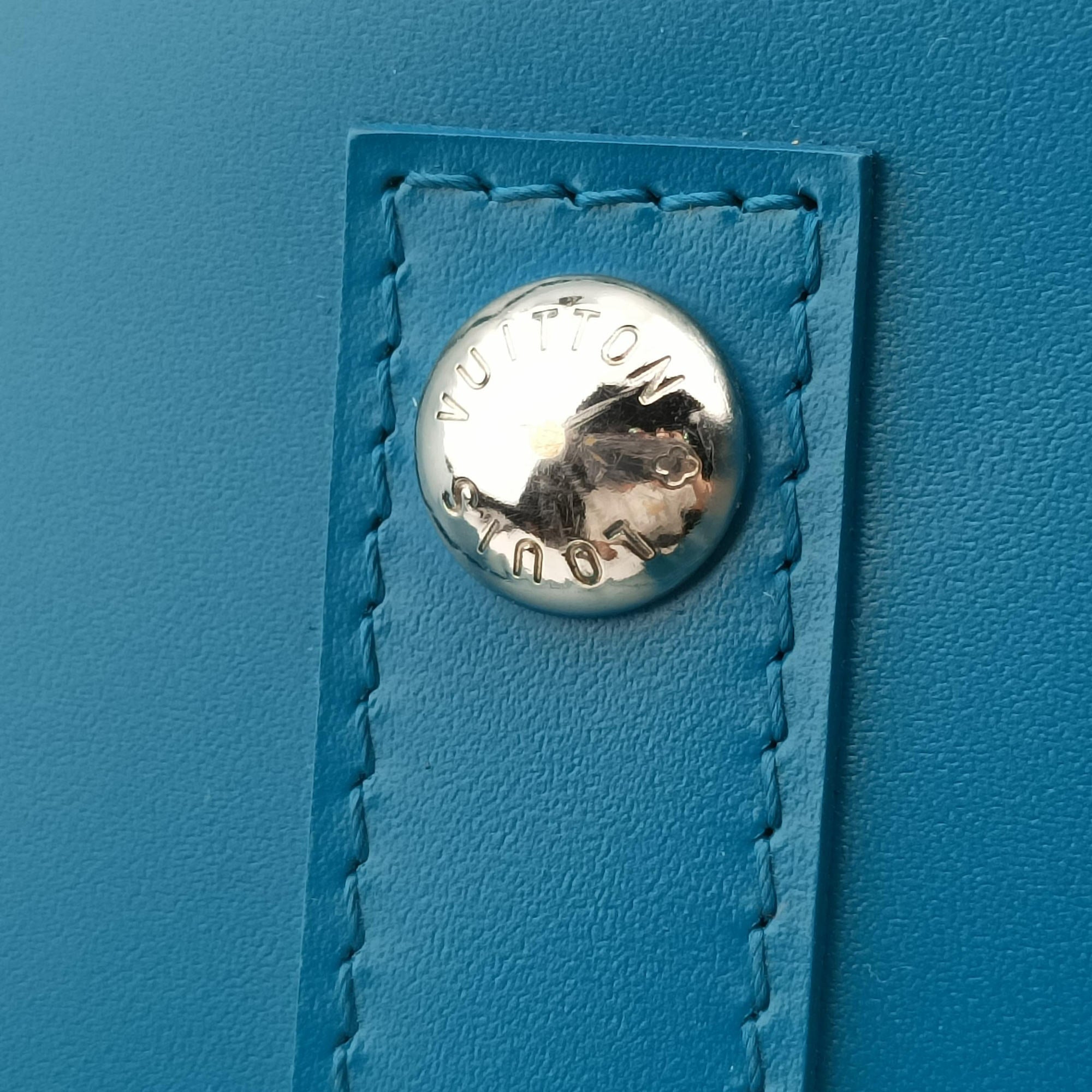 Pre-owned Louis Vuitton Alma PM CYAN Epi M40624 handbag | stylenewstar