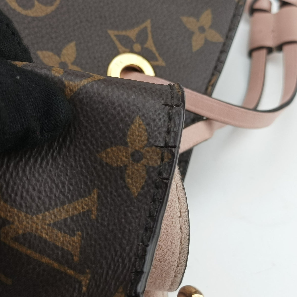 Pre-owned Louis Vuitton NeoNoe BROWN×Rose Poodle Monogram Canvas M44022 shoulderbag | stylenewstar