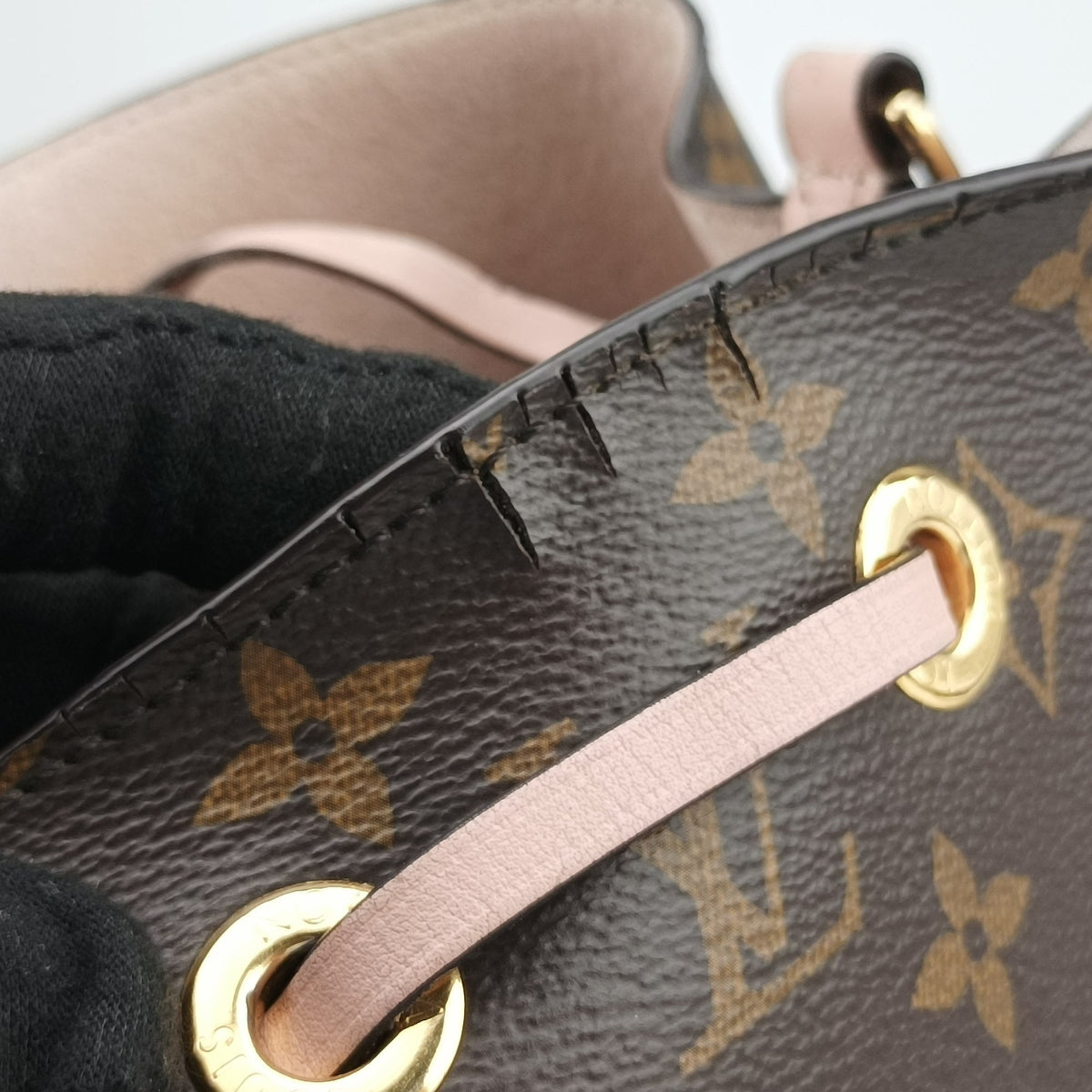 Pre-owned Louis Vuitton NeoNoe BROWN×Rose Poodle Monogram Canvas M44022 shoulderbag | stylenewstar