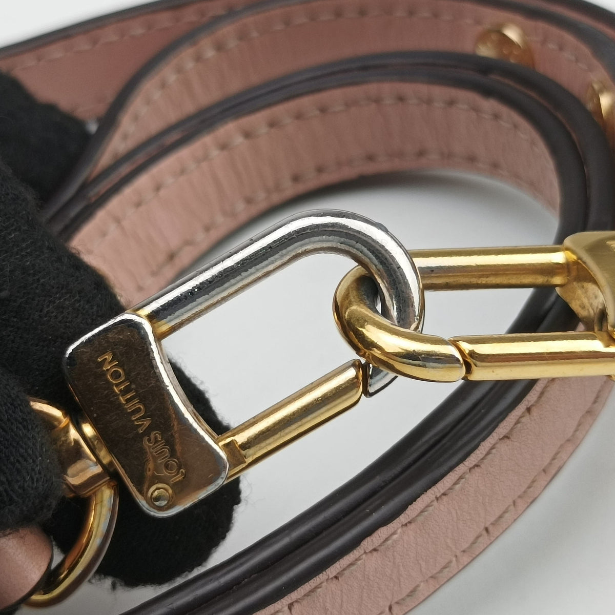 Pre-owned Louis Vuitton NeoNoe BROWN×Rose Poodle Monogram Canvas M44022 shoulderbag | stylenewstar