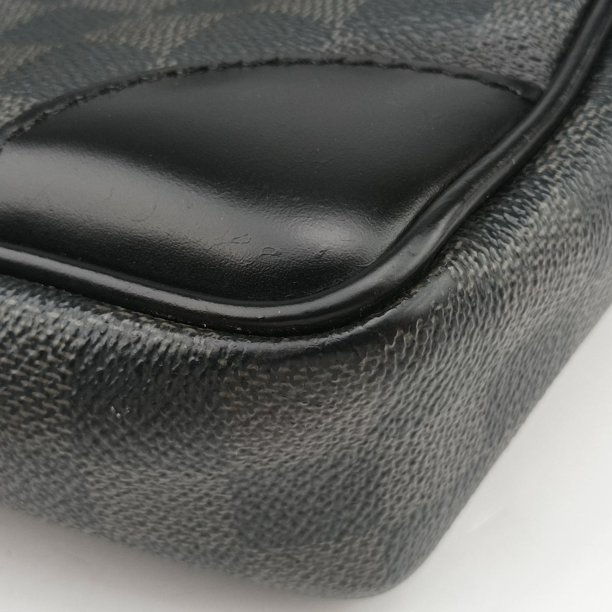 Pre-owned Louis Vuitton Porte Documents Voyage Noir Damier Graphite N41125 handbag | stylenewstar