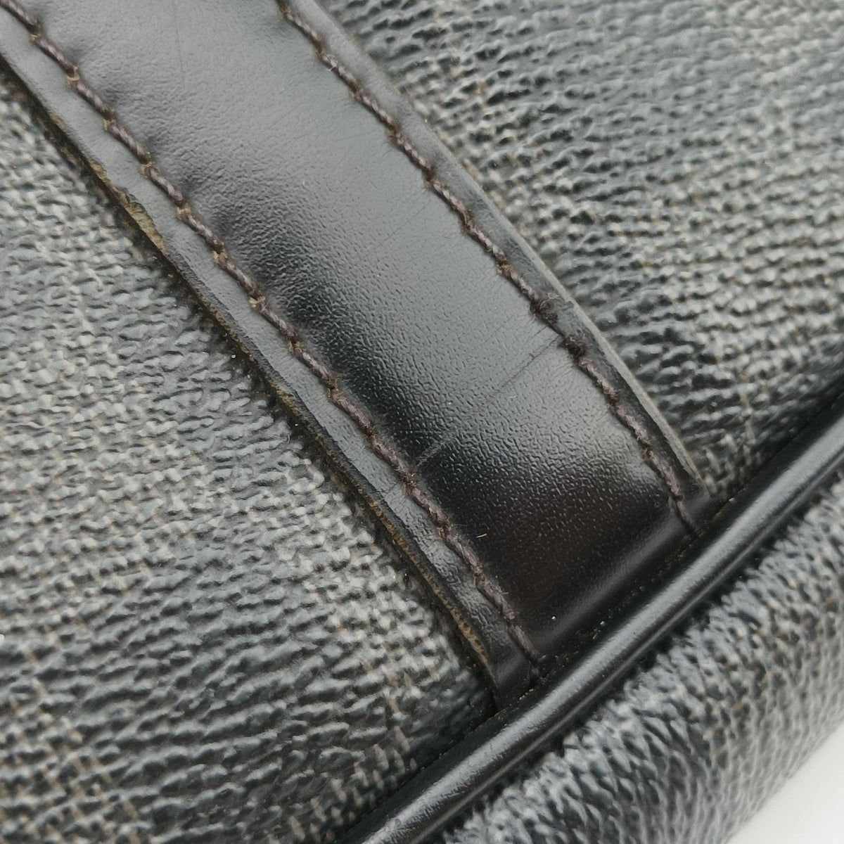 Pre-owned Louis Vuitton Porte Documents Voyage Noir Damier Graphite N41125 handbag | stylenewstar