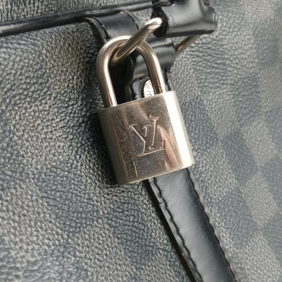 Pre-owned Louis Vuitton Porte Documents Voyage Noir Damier Graphite N41125 handbag | stylenewstar